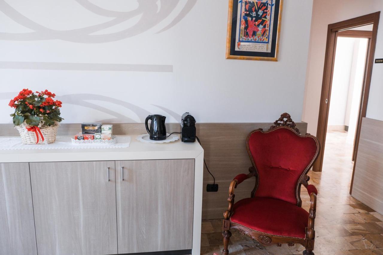B&B Palazzo Storico Di Nicola เปสการา ภายนอก รูปภาพ